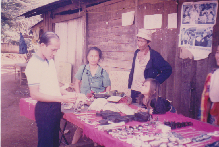 ครอบครัววัฒนศิริธรรม และ Peter Burns