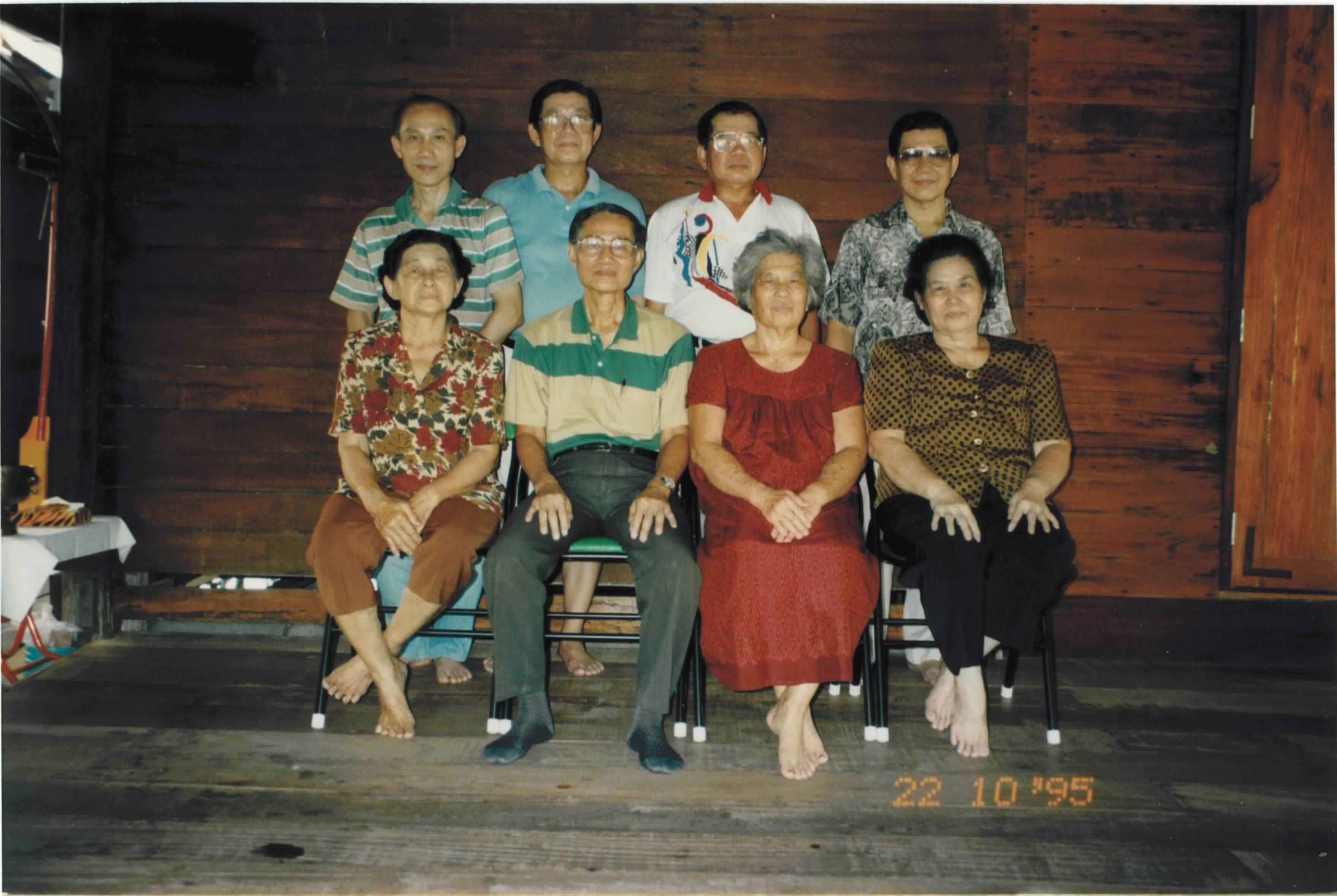 พี่น้อง 8 คน (เรียงตามอายุ)