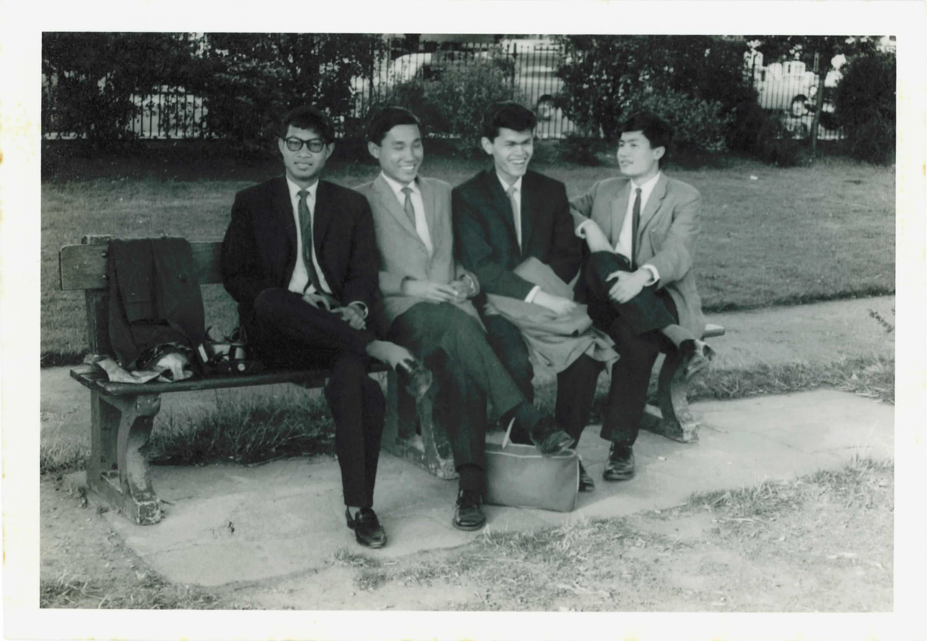 สี่หนุ่มในต่างแดน