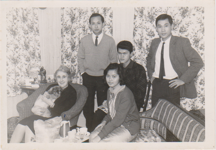 แม่บ้านและเพื่อนคนไทยที่อังกฤษ