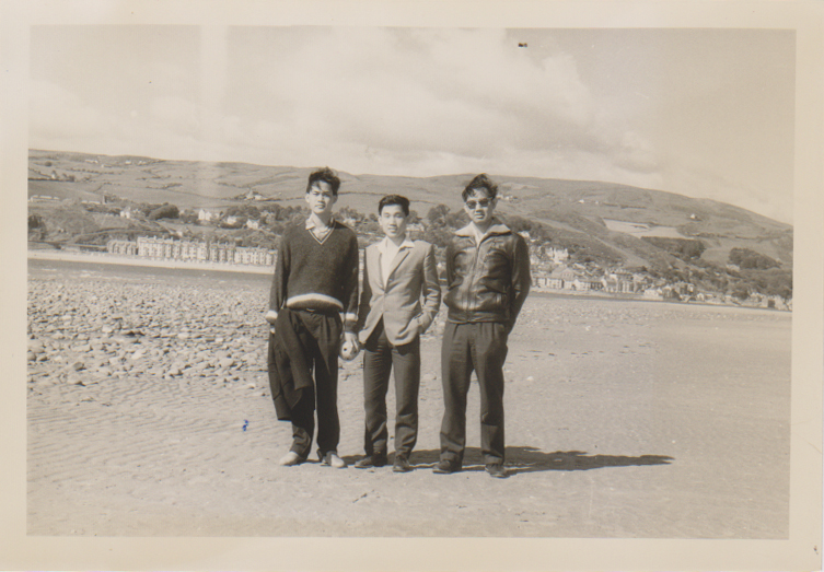 สามหนุ่มที่ลัดโลว